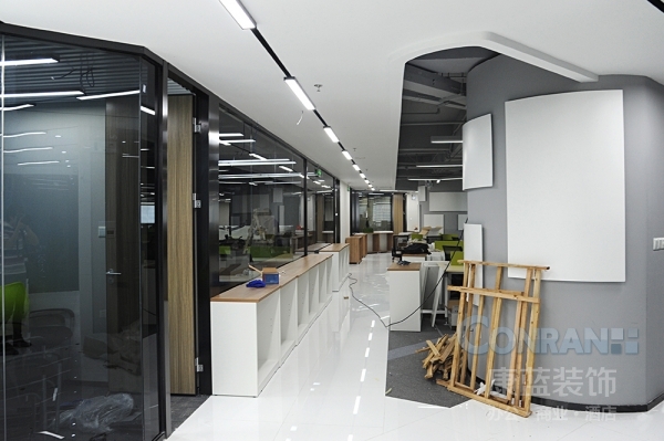 妍麗公司辦公室裝修施工現(xiàn)場