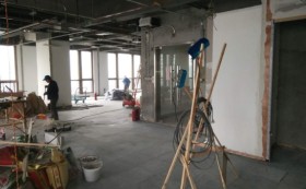 深圳裝修公司-康藍(lán)建設(shè)案例，走進(jìn)建活貿(mào)易裝修現(xiàn)場(chǎng)